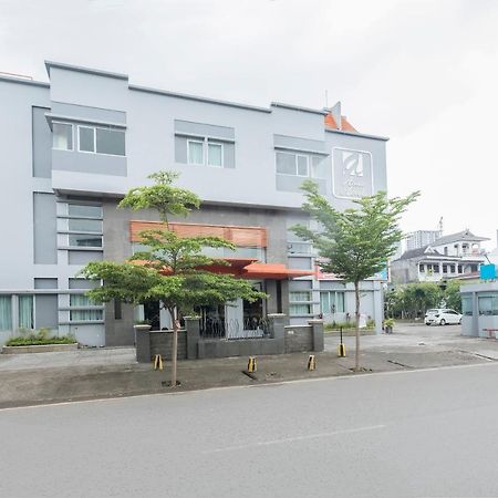 Oyo 424 Asia Hotel Makassar Dış mekan fotoğraf