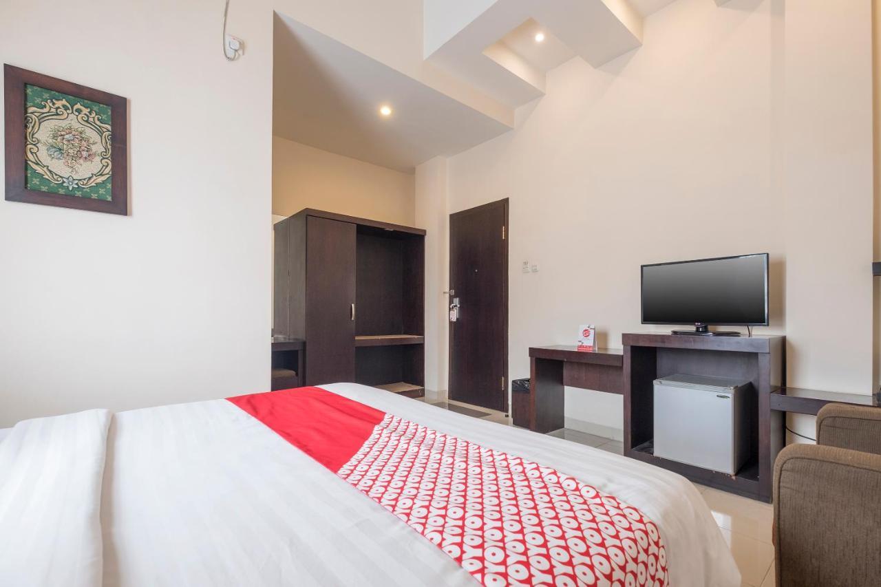 Oyo 424 Asia Hotel Makassar Dış mekan fotoğraf