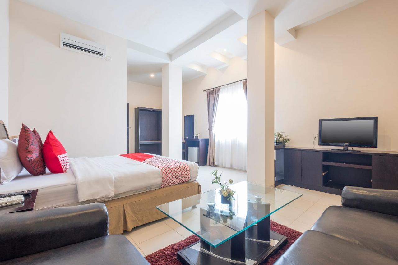 Oyo 424 Asia Hotel Makassar Dış mekan fotoğraf